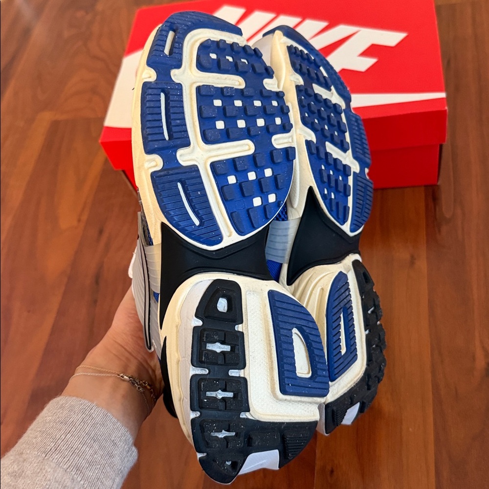 Unisex Nike V2K RUN Sneakers. Size US W8/M6.5 - Picture 11 of 12
